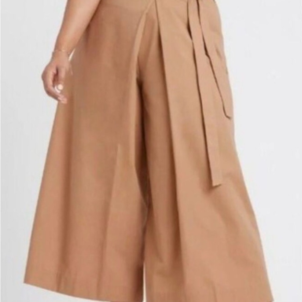 Banana Republic Wide Leg Cropped Pants in Light Toffee 10